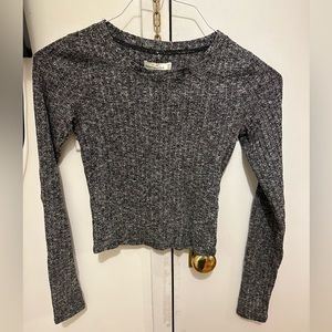 Abercrombie Gray Long Sleeved Crop Top